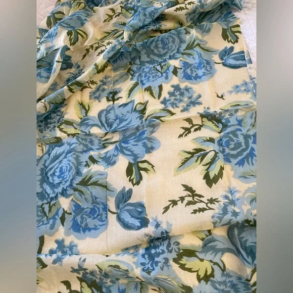 Blue Flowered Sarong/Pareo - Picture 4 of 7